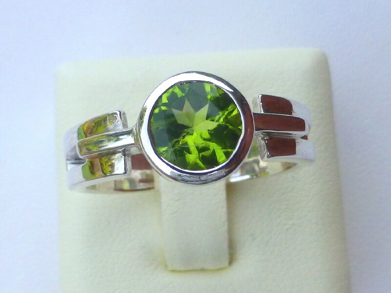 New ring size 8 peridot green sterling silver necklace set